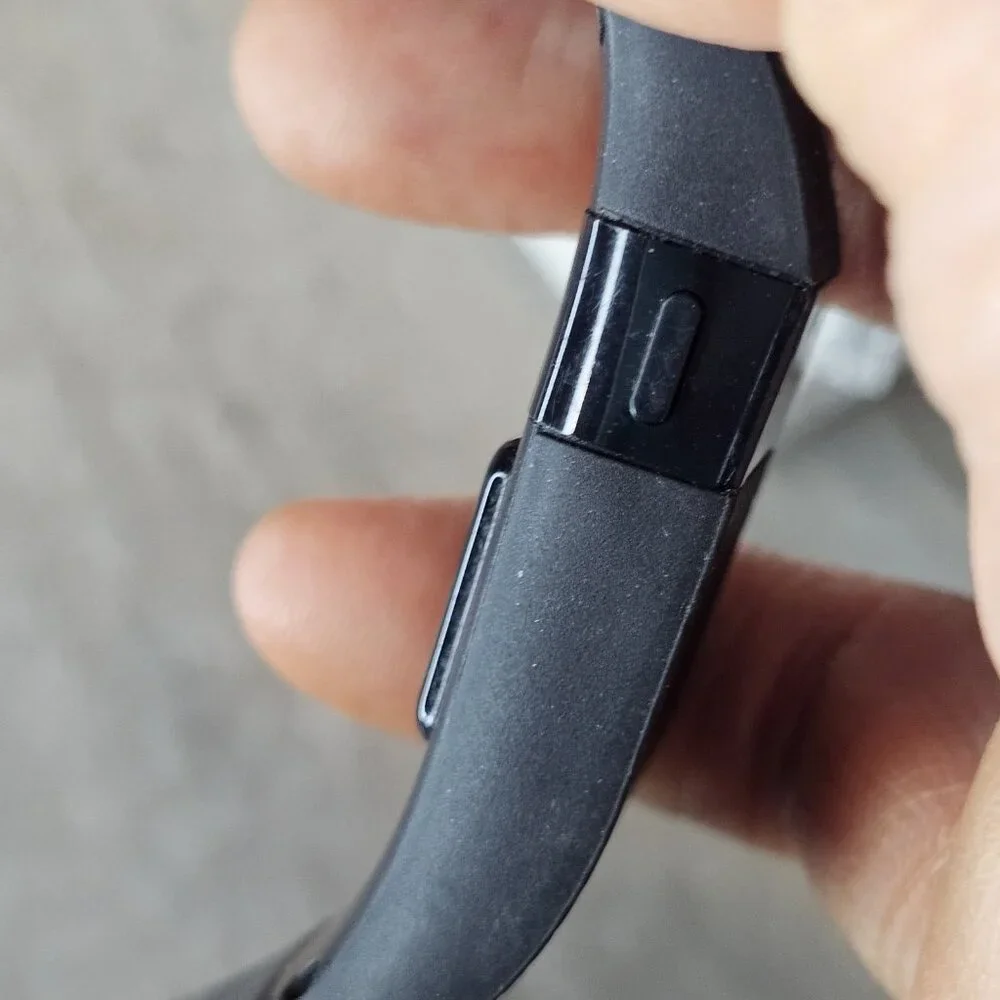 Fitbit Charge HR‎ Wireless Activity Wristband - Size Large - Black UNTESTED